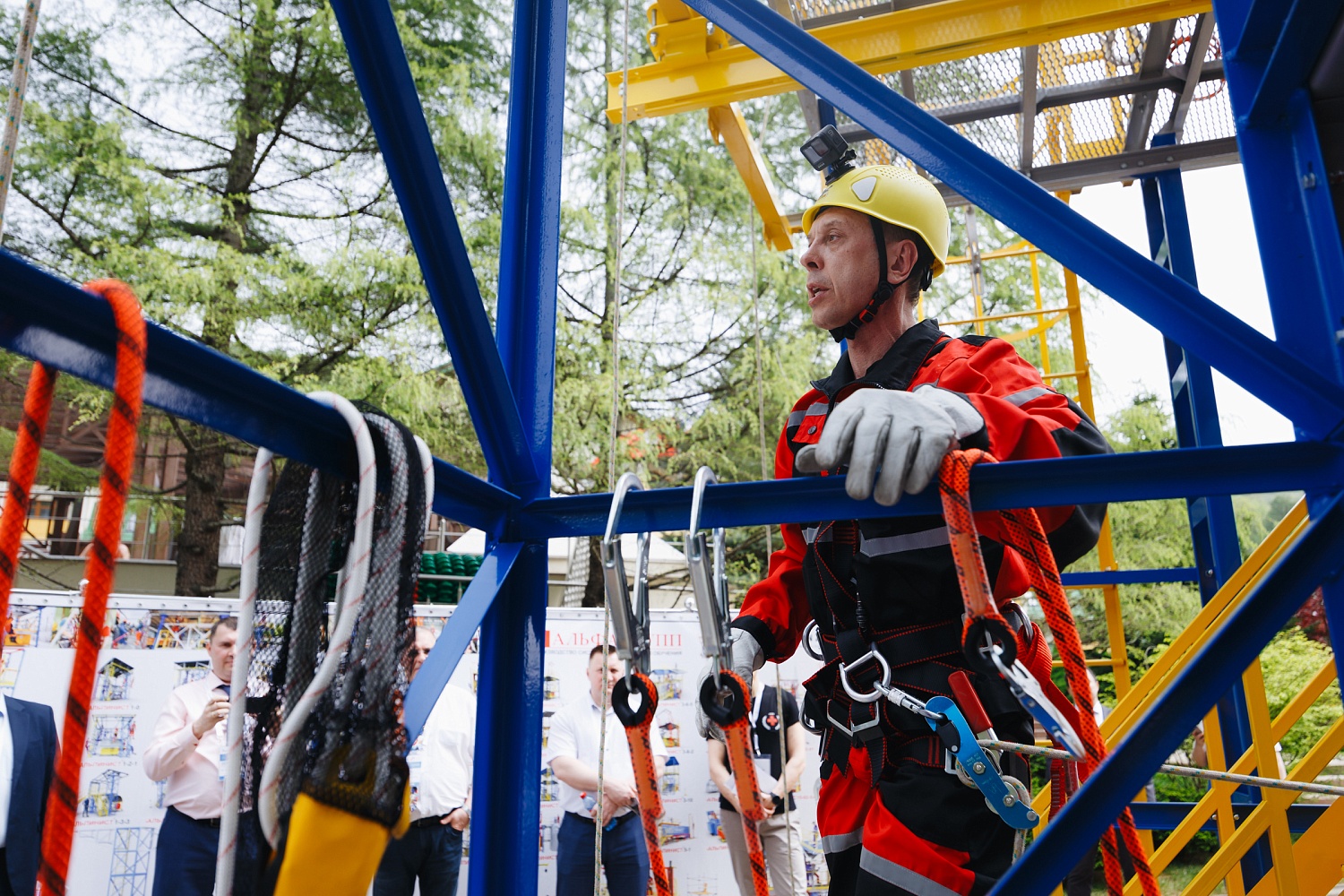 АЛЬФА ГРУПП приняло активное участие с 24 по 27 апреля в совещании на тему «Итоги работы по охране труда, промышленной, противофонтанной, пожарной и газовой безопасности в дочерних обществах и организациях ПАО „Газпром“ в 2023 году и задачи на 2024 год». АЛЬФА ГРУПП приняло активное участие с 24 по 27 апреля в совещании на тему «Итоги работы по охране труда, промышленной, противофонтанной, пожарной и газовой безопасности в дочерних обществах и организациях ПАО „Газпром“ в 2023 году и задачи на 2024 год».